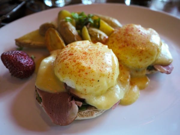 Egg benedict with smoked duck breast